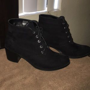 Black, velvet chunky boots